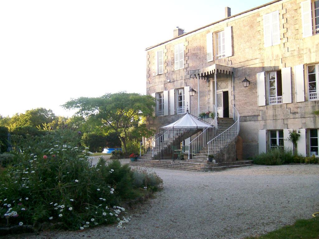 Manoir Angle Panzió Blanzay-sur-Boutonne Kültér fotó